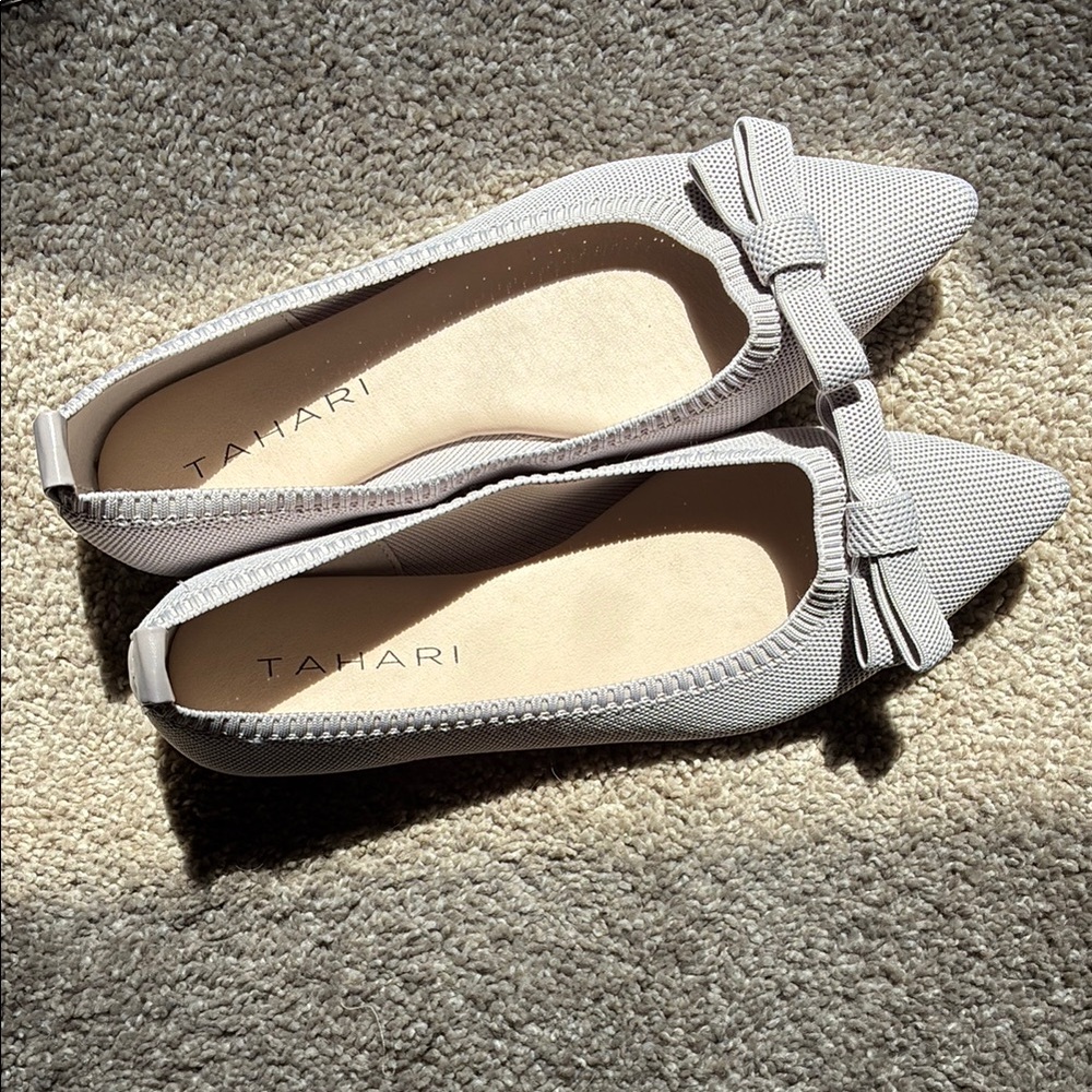 Tahari Women's Gray Bow Flats
